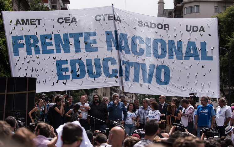 Marcha-de-los-Docentes-al-Ministerio-de-Educacion-1920-5 (1)