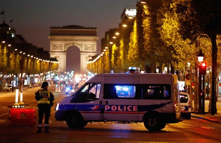 Police secure the Champs Elysees Avenue after one policeman was killed and another wounded in a shooting incident in Paris, France, April 20, 2017. REUTERS/Christian Hartmann