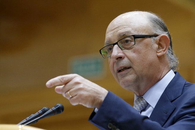 GRA574. MADRID, 13/06/2017.- El ministro de Hacienda, Cristóbal Montoro, durante su asistencia al Pleno del Senado, que debate las enmiendas de veto a la totalidad registradas por los grupos a los Presupuestos Generales del Estado de 2017. EFE/Kiko Huesca