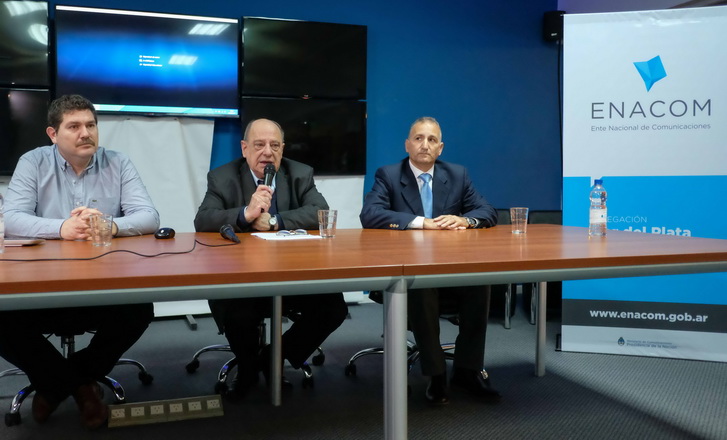 Entrega de tablets a jubilados