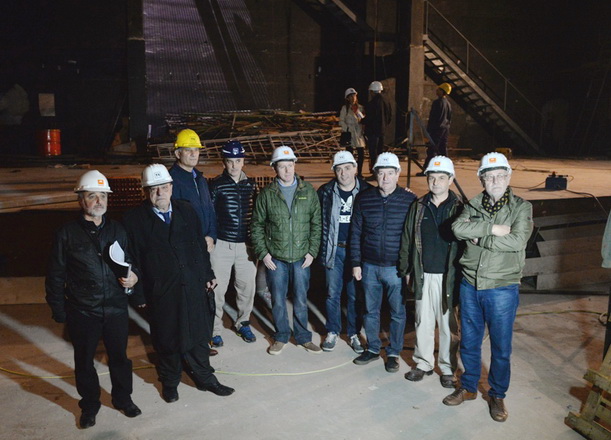 Carlos Arroyo recorrio obras teatro Tronador