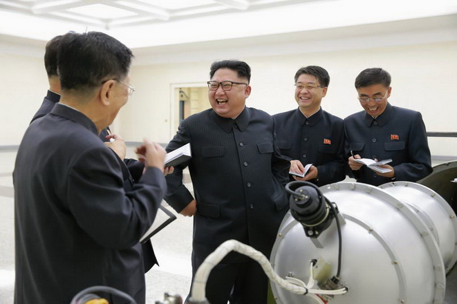 PRK01. - (Korea, Democratic People's Republic Of), 03/09/2017.- An undated photo released by the North Korean Central News Agency (KCNA), the state news agency of North Korea, on 03 September 2017 shows Kim Jong-un (3-R), chairman of the Workers' Party of Korea, chairman of the State Affairs Commission of the Democratic People's Republic of Korea (DPRK) and supreme commander of the Korean People's Army (KPA), purportedly guiding the work for nuclear weaponization on spot, at an undisclosed location, North Korea. According to KCNA, the North Korean leader watched an H-bomb (hydrogen bomb), a multi-functional thermonuclear nuke with great destructive power, to be loaded into an intercontinental ballistic missile (ICBM). (Corea del Norte) EFE/EPA/KCNA EDITORIAL USE ONLY EDITORIAL USE ONLY
