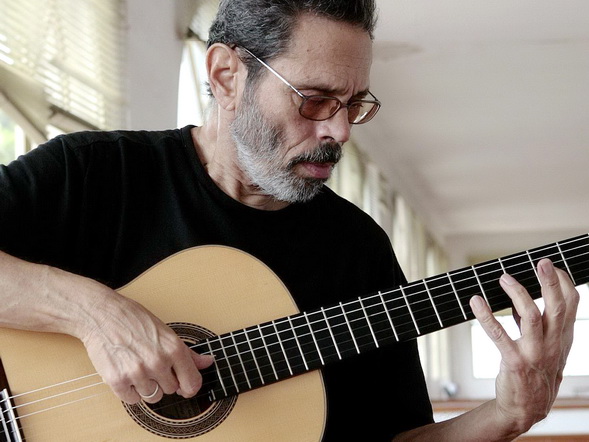 thumbnail_Foto Leo Brouwer 1