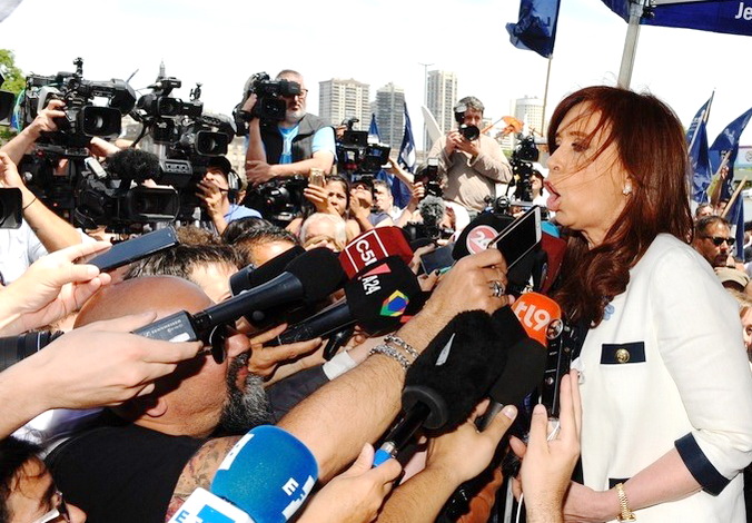 26/10/2017 Cristina Fernández de Kirchner se retira de Tribunales de Comodoro Py. FOTO PEDRO LÁZARO FERNANDEz