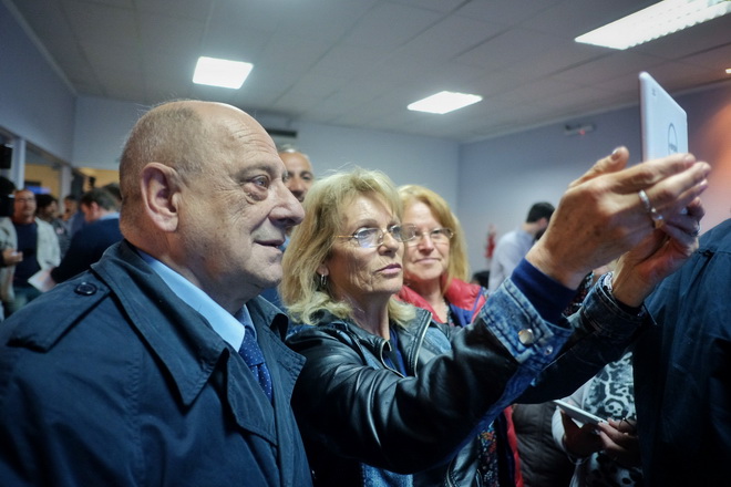 Entrega de tablets en el COM