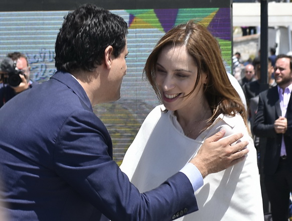 besos con maxi