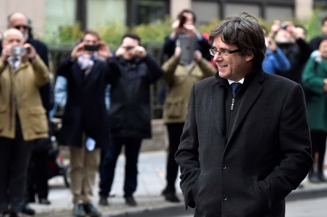 Carles Puigdemont arrives for a news conference in Brussels, Belgium, October 31, 2017. REUTERS/Eric Vidal