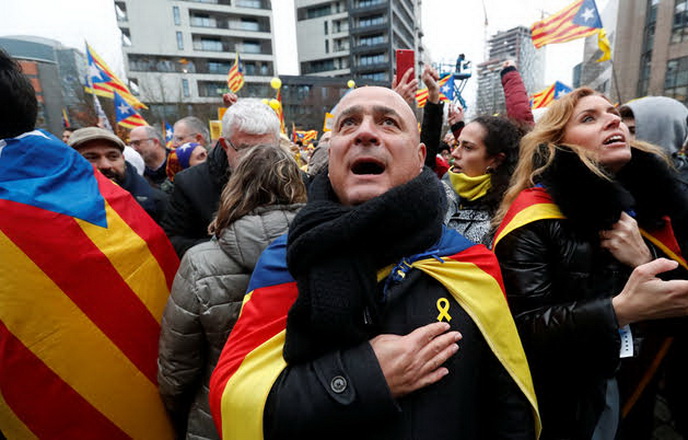 Pro-independence Catalans from all over Europe take part in a rally showing their support to ousted Catalan leader Carles Puigdemont and his government, in Brussels, Belgium December 7, 2017. REUTERS/Yves Herman