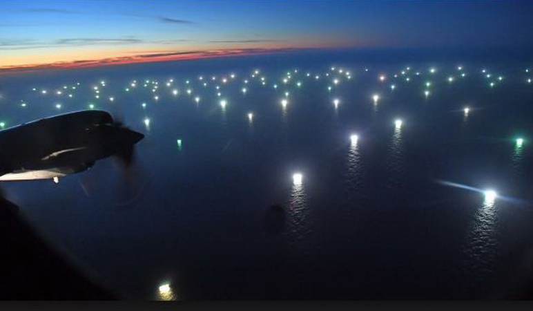 Detectaron más de 350 buques pesqueros orientales y españoles pescando en  el Mar Argentino – El retrato de Hoy