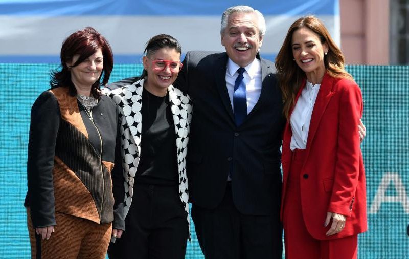 El Presidente Alberto Fernández le tomó juramento a las tres nuevas  ministras – El retrato de Hoy