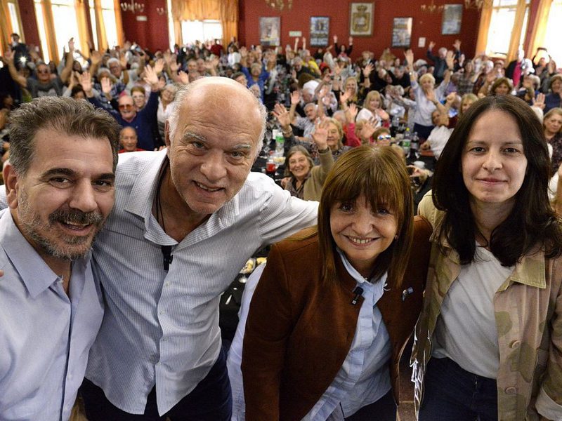 Patricia Bullrich y N stor Grindetti recorrieron en caravana con